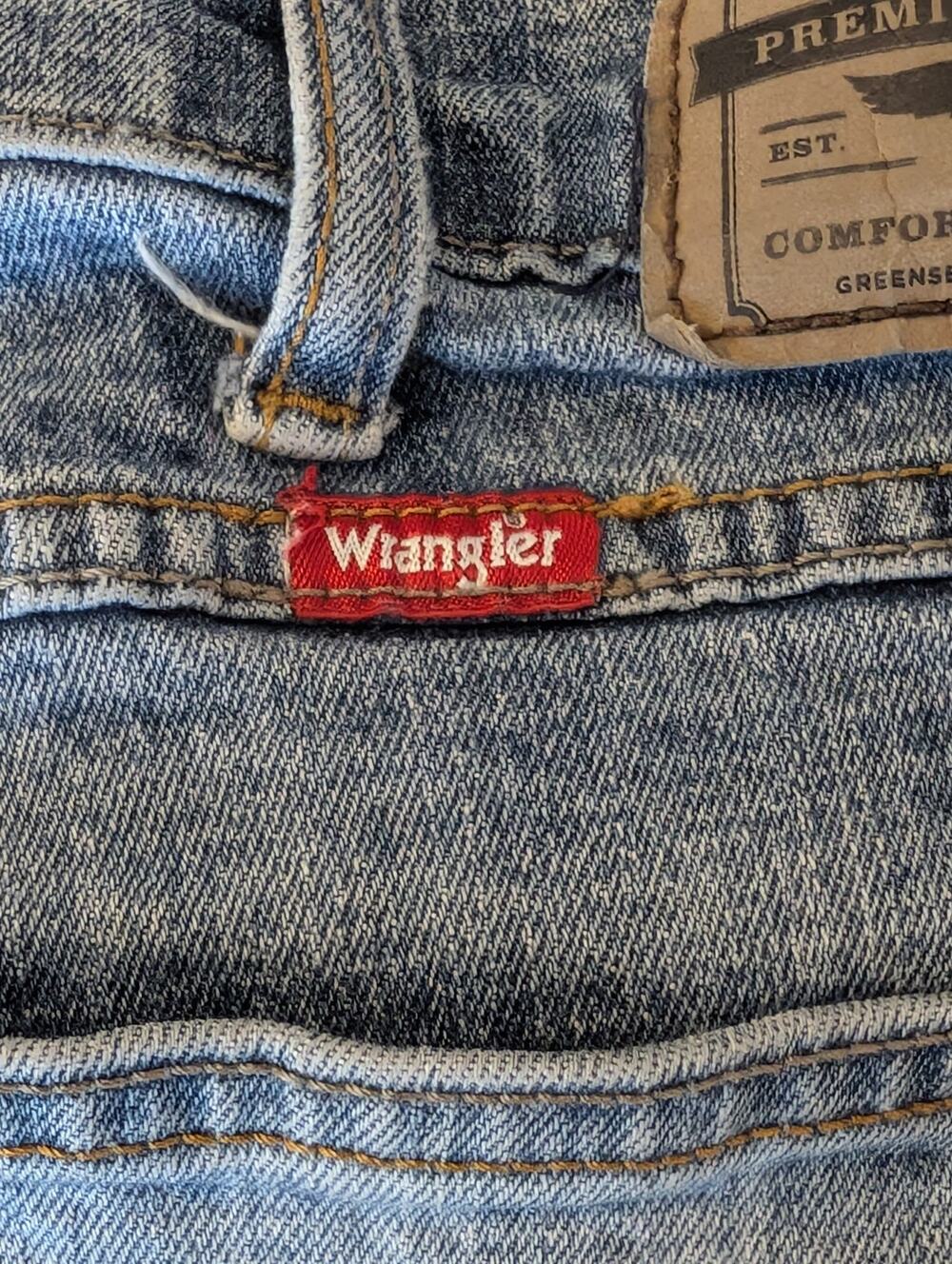 Wrangler Jeans Men's Size 40x30 Blue Relaxed Boot Flex Slight Damage (0423)